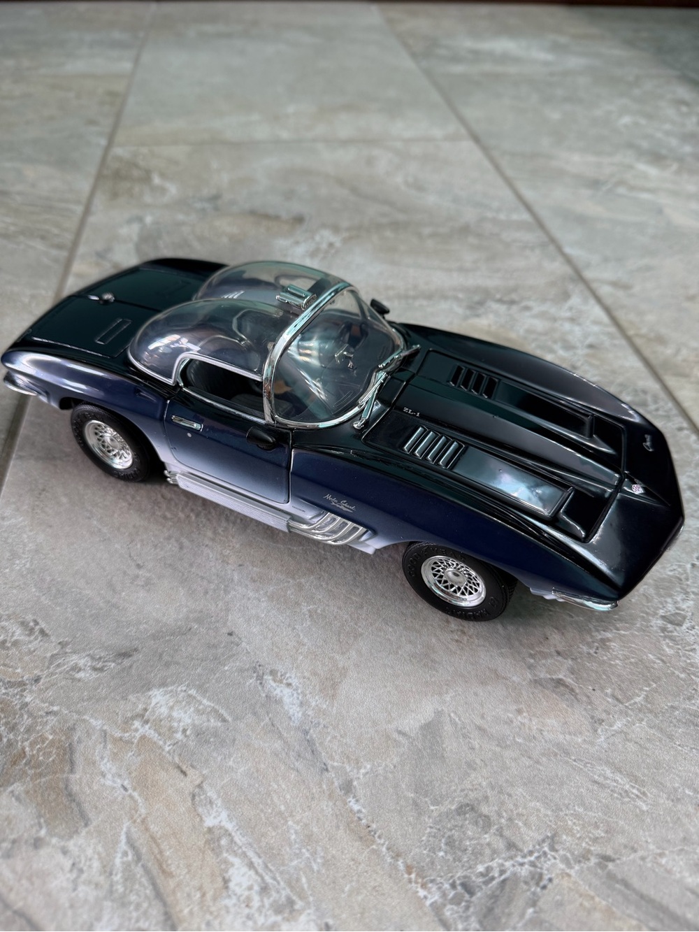 Diecast Classic Corvette Mako Shark